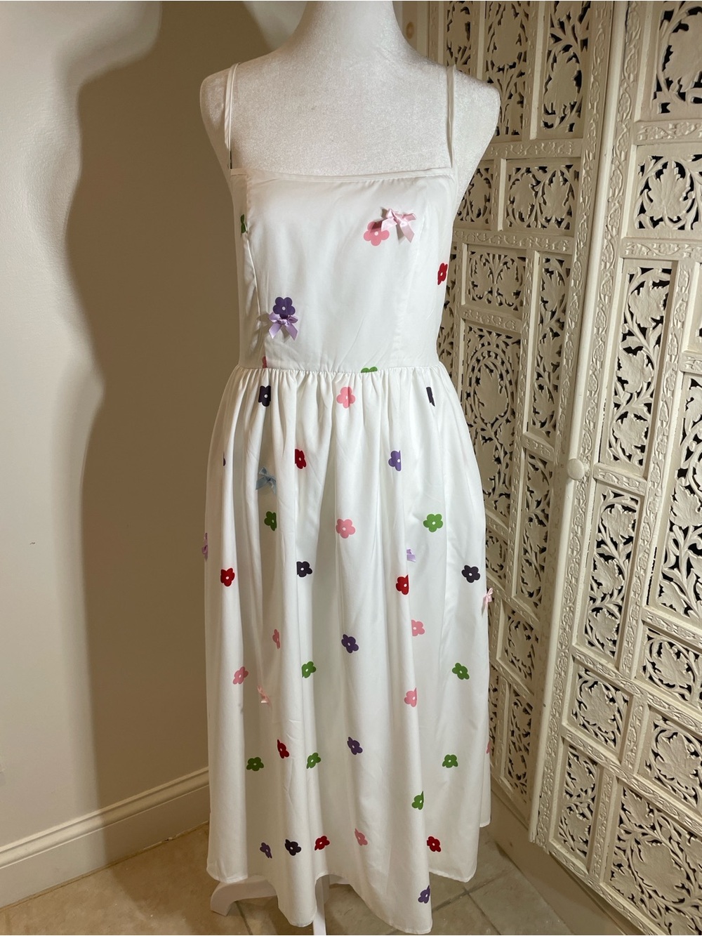 White Floral  Midi Dress with Spaghetti Straps color bows